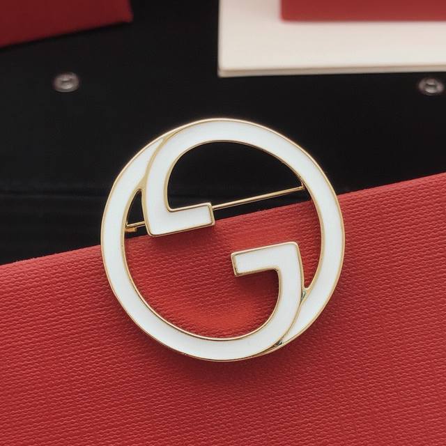 Item No. Gxz0028 Gold Gucc* Latest round dripping white matching Zp brass materi