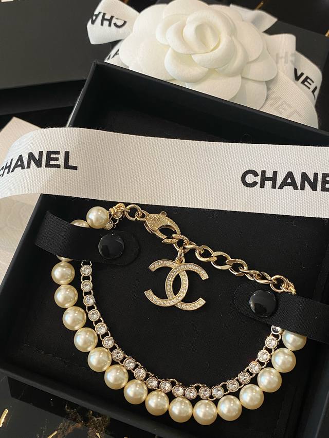 Item No. Xsl0033 Ch Nel Pearl and Rhinestone Bracelet Custom-made with rich and