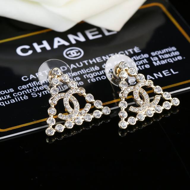 Chanel's new triangular earrings are now available in boutiques. The double C de