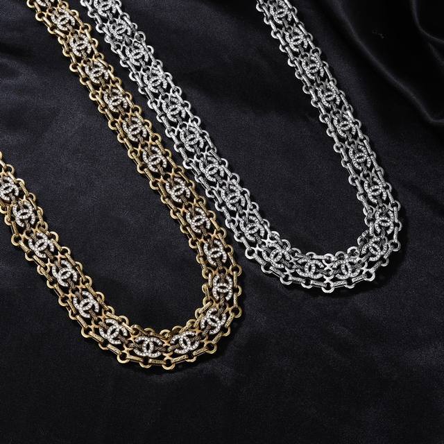 Chanel mini waist chain is a super heavy-duty piece made of brass, identical to