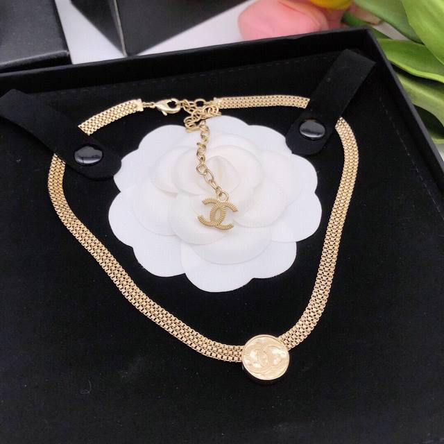 Item No. Xxl0159 Clasp Necklace Chanel-style double-textured round chain in VTG