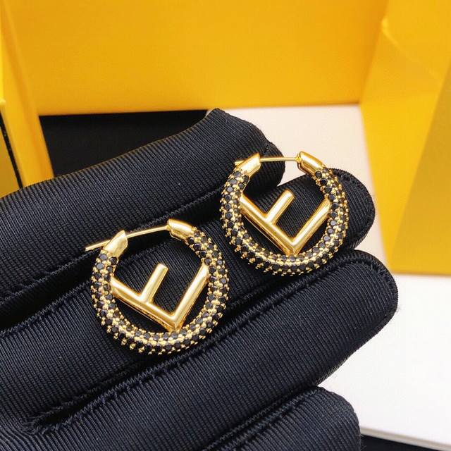 Item No. Fded0033 Fendi round black diamond ear hooks Ddd