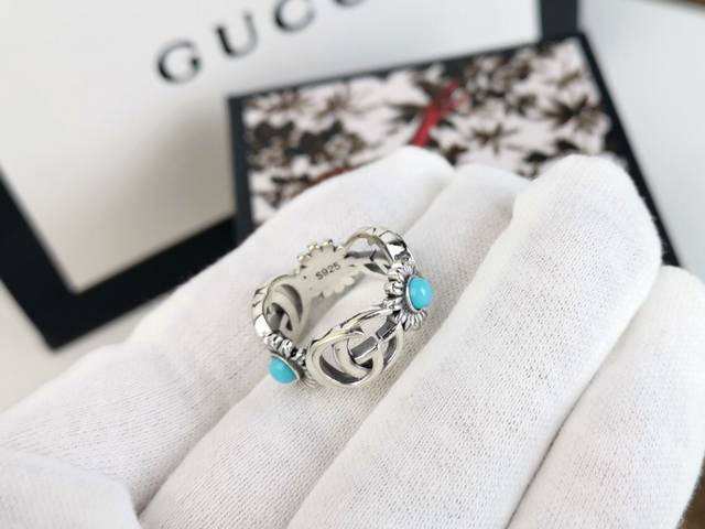 Gucci New Double G Letter Turquoise Flower Ring. Classic double G pattern paired
