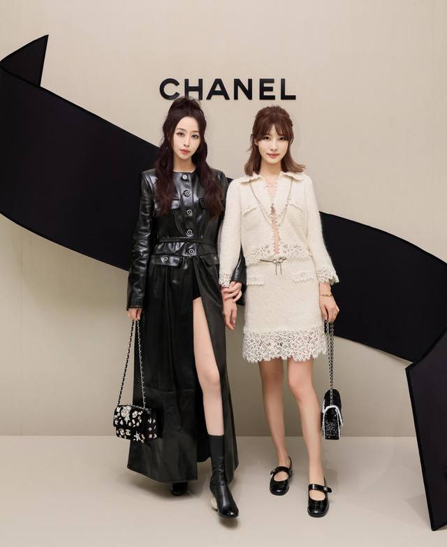 We produce Zp18590! Bulk inquiries welcome. Black leather bow waist chain, lates