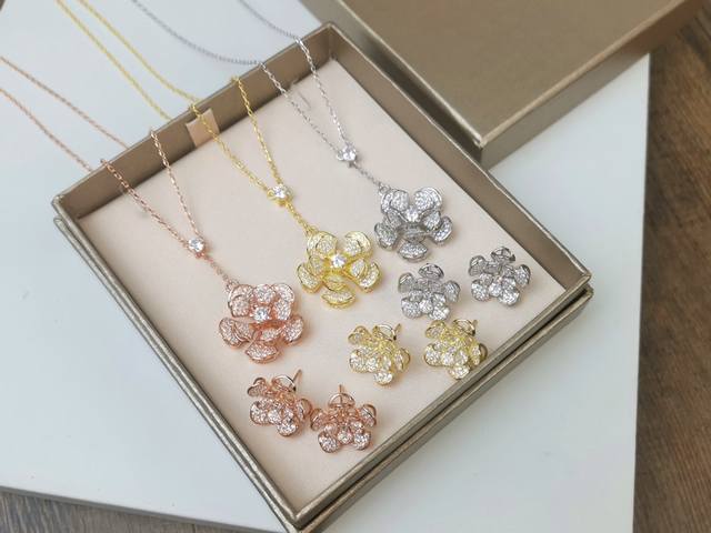 Bvlgari Diva Rotating Full Diamond Fan-Shaped Flower Necklace, Highest Version A