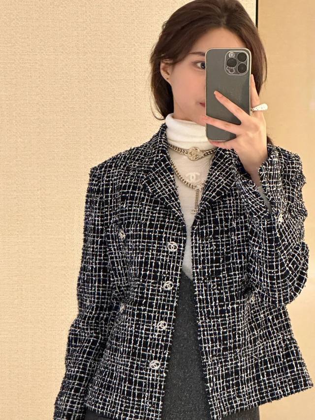 We offer a necklace priced at 6600. For bulk orders, please inquire. This 23B pe