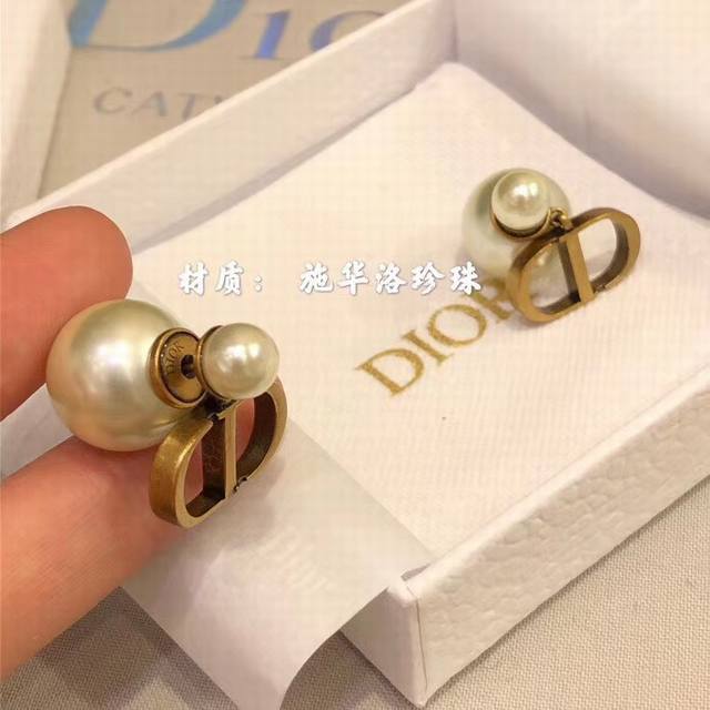 Item No. Ded0004 Dior's new Cd pearl stud earrings, super popular! Purchased fro