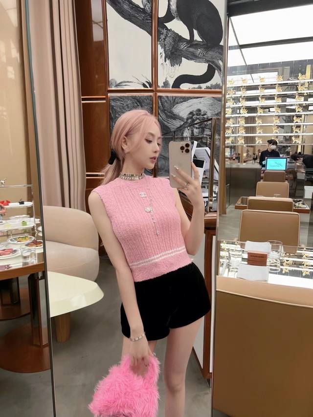 We produce camellia necklaces, and can customize 18K real gold and diamond versi