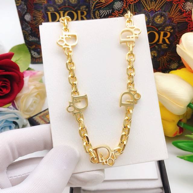 Item No. Dxl0267 Dio* Latest style smooth letter necklace, consistent with batch