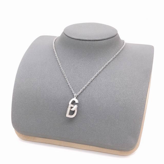 Item No. Dxl0180 Dio* Latest Silver Cd Letter Necklace with Diamond Inlay, Batch