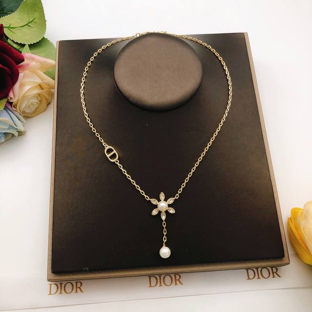 Item No. Dxl0272 Dio* Latest Diamond-set Marquise Sunflower Necklace, Batch Z, B