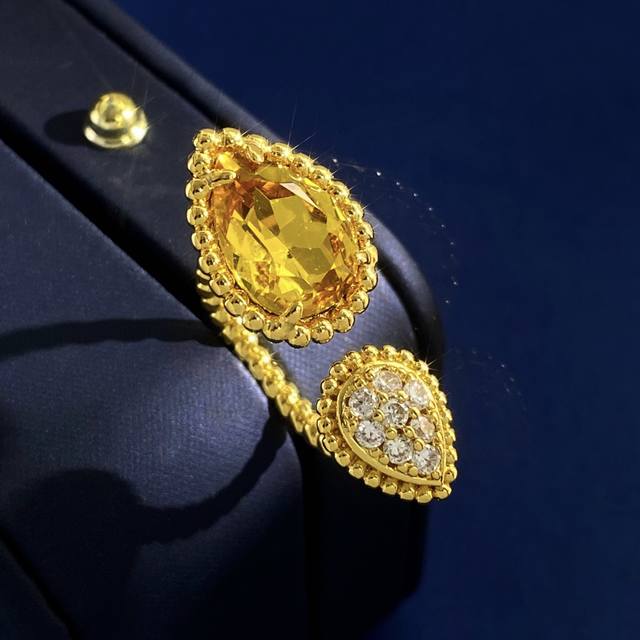 Bs80 Unmarked Boucheron Style Dopamine Artificial Colored Multi-faceted Gemstone