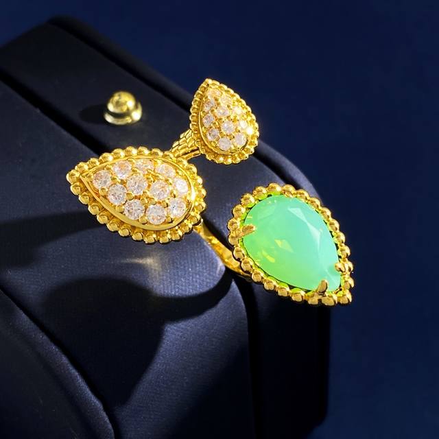 Bs80 Unmarked Boucheron Style Made Dopamine Artificial Colored Multi-faceted Gem