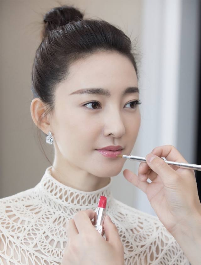 We produce rose earrings Zp200 000+, custom-made with real gold and diamonds. We