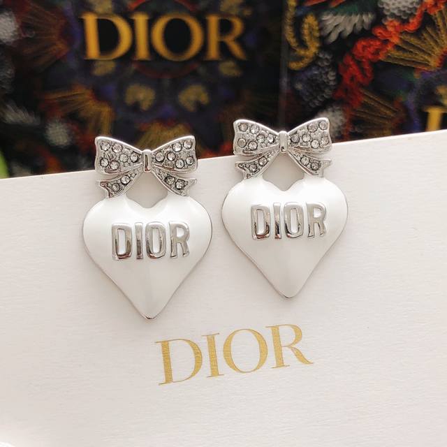 Item No. Ded0226 Dio* Latest style white heart-shaped earrings, consistent with