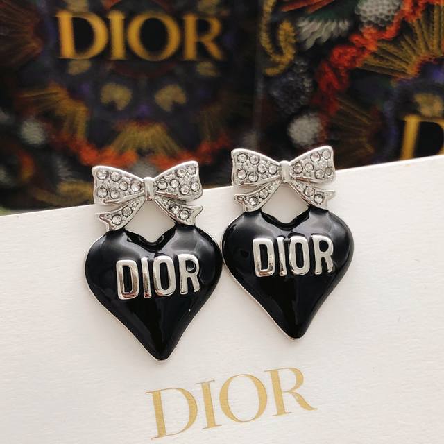Item No. Ded0299 Dio* Latest style black heart-shaped earrings, consistent with