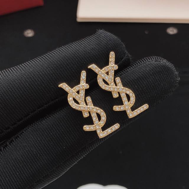 Item No. Yed0085 Yvessaintlauren* Latest Mini YSL Letter Earrings, Batch Z, Bras