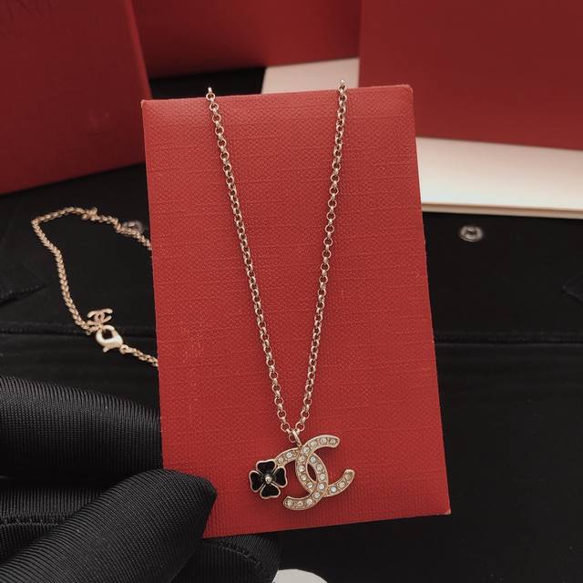 Item No. Xxl131 Ch*Nel's latest camellia flower necklace, consistent with batch