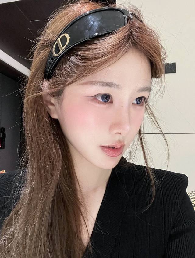 Our product is undoubtedly a fashionista magnet 2630, a top-selling item.