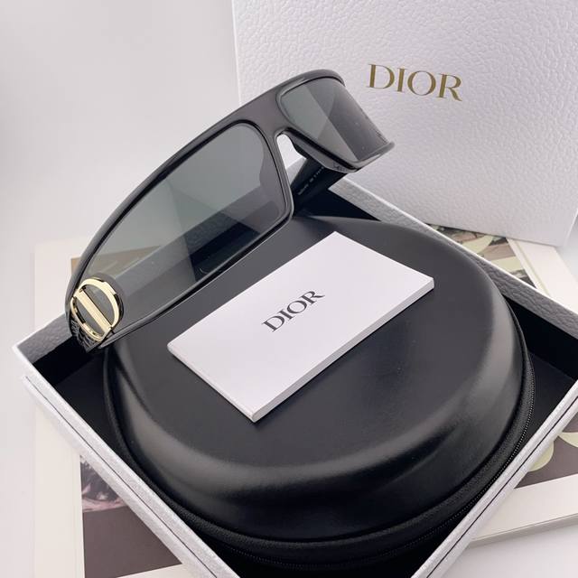 We present the D 2-in-1 headband and sunglasses Z 5100! Come on, the Z batch wit