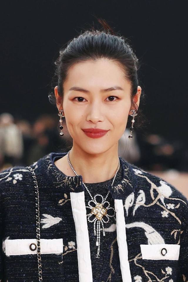 We ship left and right, Z batch 10270! For large quantities, please inquire. Bla