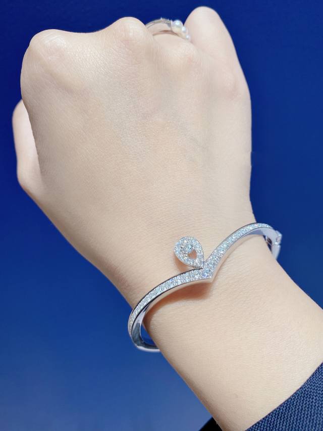 We offer Egret Bracelets (Z-batch 260,000+). Be sure to choose the only genuine