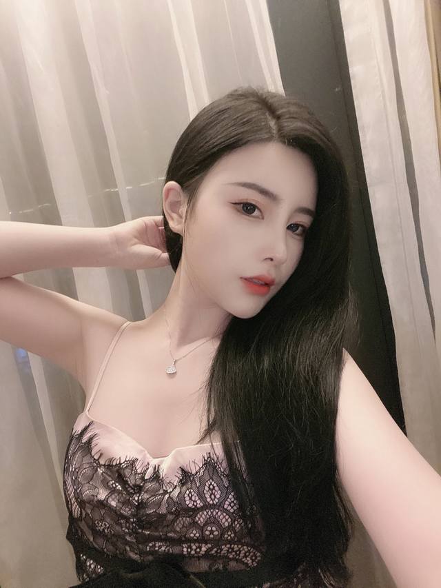 Our Diva mini skirt necklace Zp40 300+ is the only one truly sourced from the Z