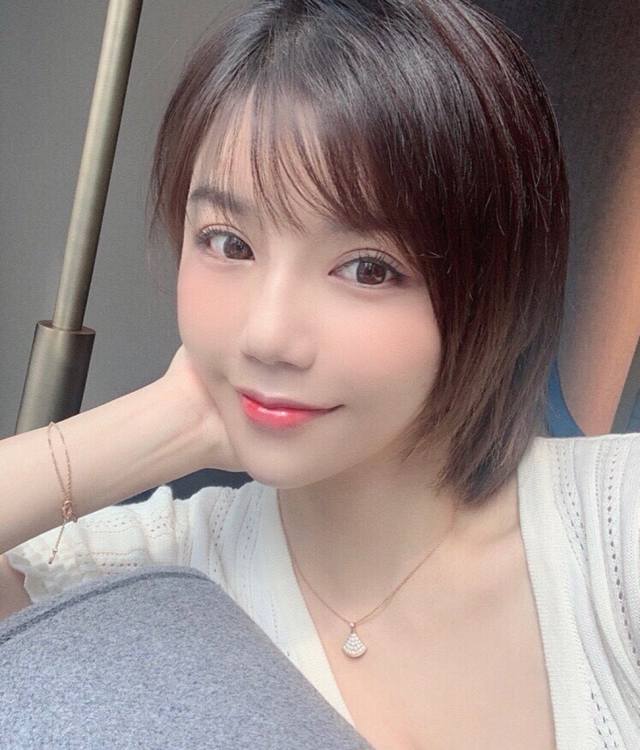 Our Diva mini fan necklace (Zp40, 300+) is the only one truly sourced from the o