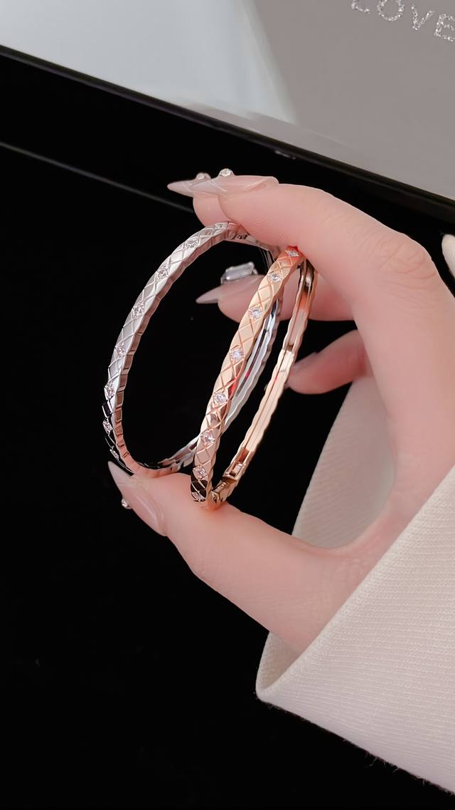 Coco Crush Slim Diamond Pattern Bangle, Size 17 (Ddd) The long-awaited slim Coco