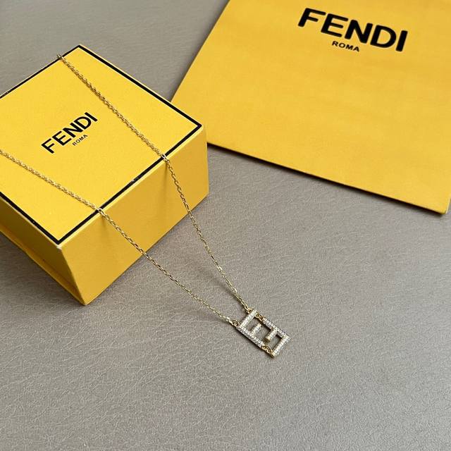 Fendi necklace, high-end custom design, new popular style, simple and elegant, a