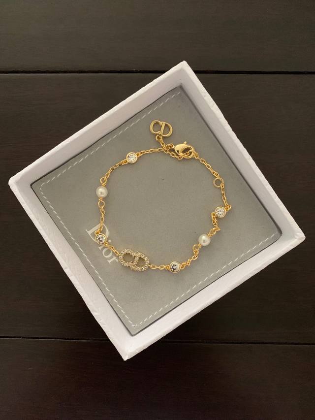 D*R Cd Diamond Bracelet Mini Cd Letter Z Batch: Small, exquisite, understated lu