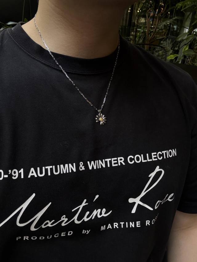 We offer a high-volume, inquiring customer service. Our Colored Gemstone Series