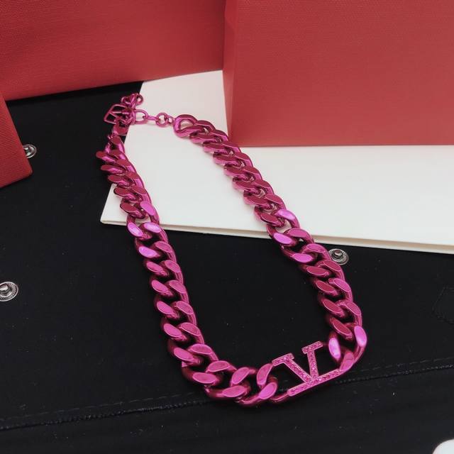 Necklace (Item No. Vxl0016) and Bracelet (Item No. Vsl0003) are both from Valent