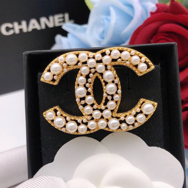 Item No. Xxz0016 Chanel Pearl Double C Brooch - New Arrival, Same as in Boutique