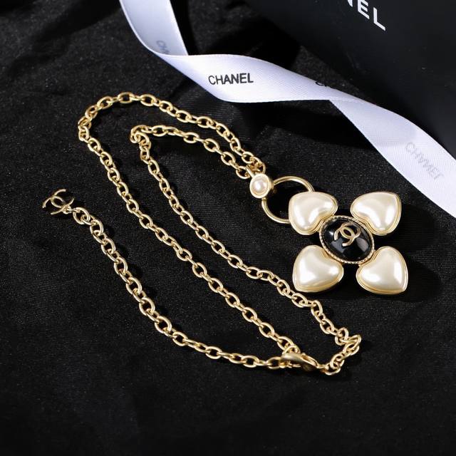 New Chanel necklace, sweater chain, brass material, original design, exquisite c