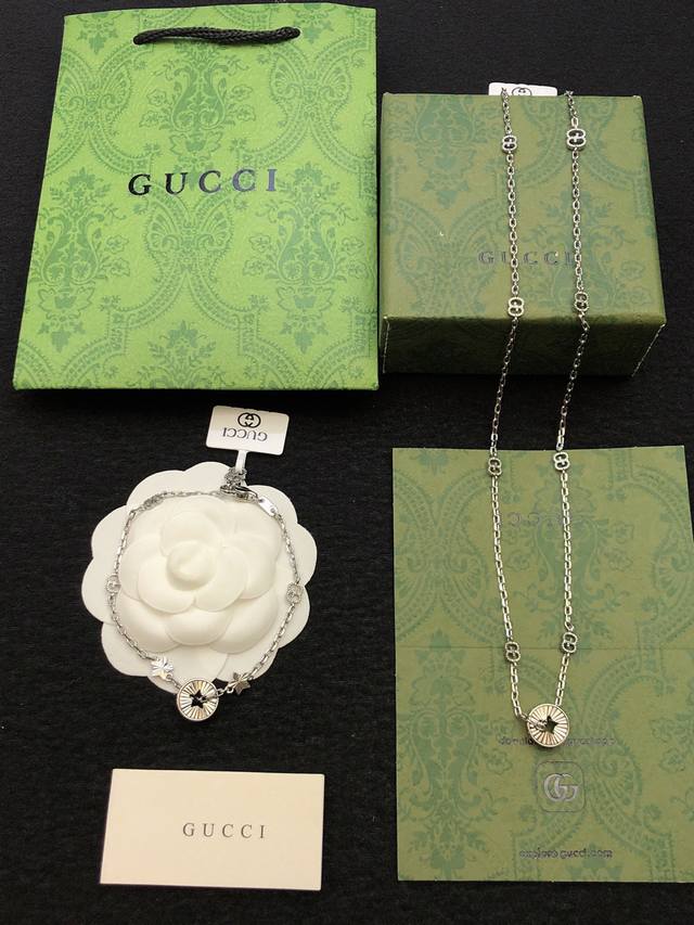 The new Gucci Lcon collection presents a sophisticated and modern take on classi