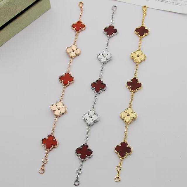 Vca Van Cleef & Arpels four-leaf clover five-flower bracelet with carved agate.