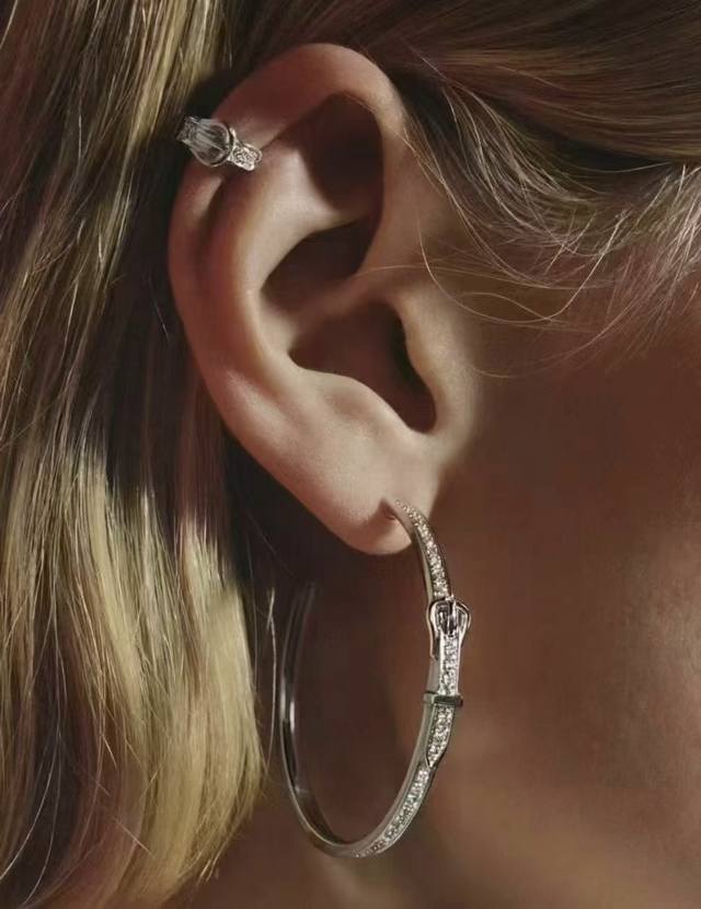 Hot-selling Hermes belt buckle earrings, made of matte gold, micro-pave, all eig