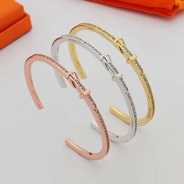 Hot-selling Hermes belt buckle bracelet, open bangle, made of matte gold, micro-