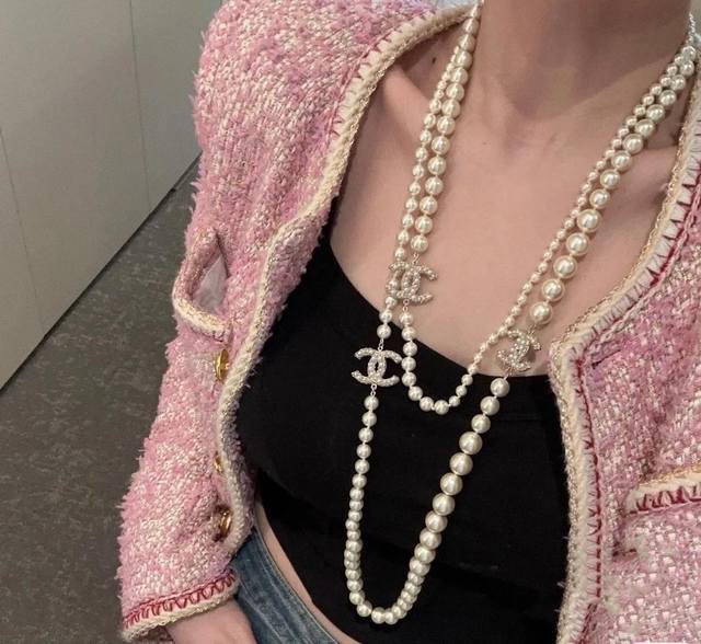 Code N153 Chanel's newest necklace, a hot-selling item, is now available, in the