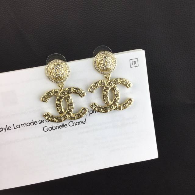 Chanel New Style Earrings, Double C Studs, Same Material as Proxy Shopping (Ddd)