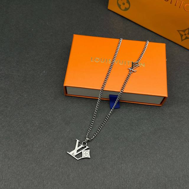 Lv Flower Charm (Ddd) This Lvflower charm is meticulously crafted in Italy. The