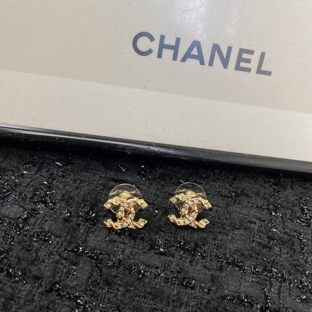 Code E1499 Chanel-style earrings, a hot-selling new arrival! Exclusive high-end