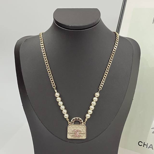 Code N825 Chanel necklace hot-selling new arrival Chanel 24 quilted bag pearl ne