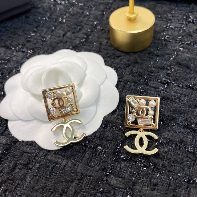 Code E1444 Chanel-style earrings, a hot-selling new arrival! Exclusive high-end