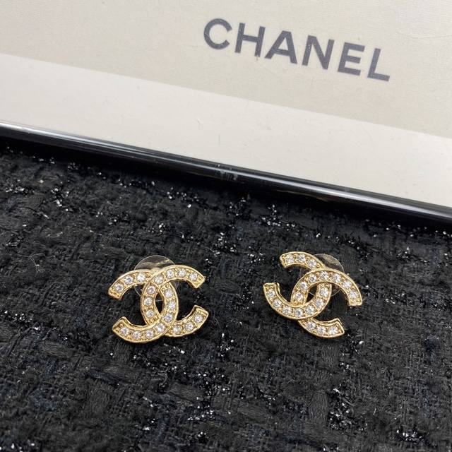 Code E1440 Chanel-style earrings, a hot-selling new arrival! Exclusive high-end