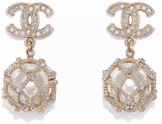 Chanel pearl stud earrings, best-selling style, highest quality replica on the m