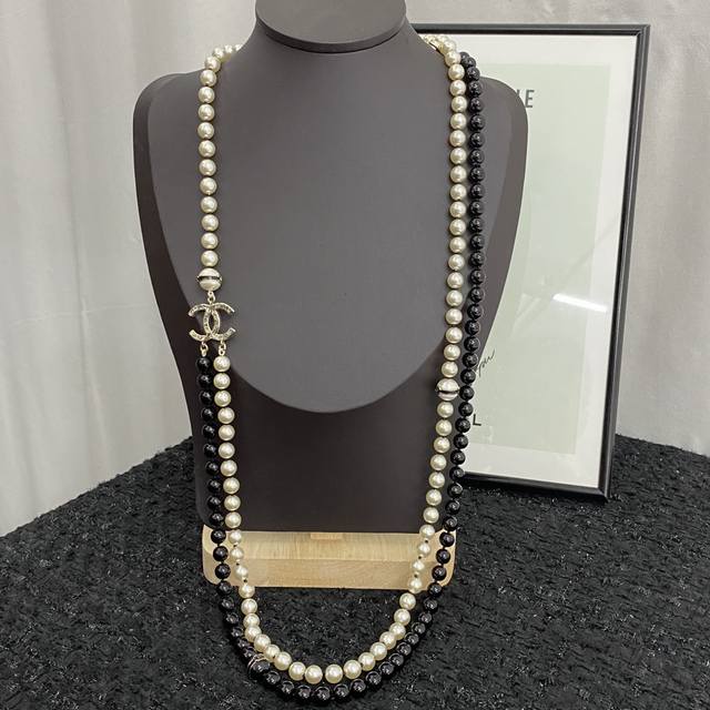 Code N850 Chanel Necklace Hot Selling New Arrival Chanel 24 Black and White Half