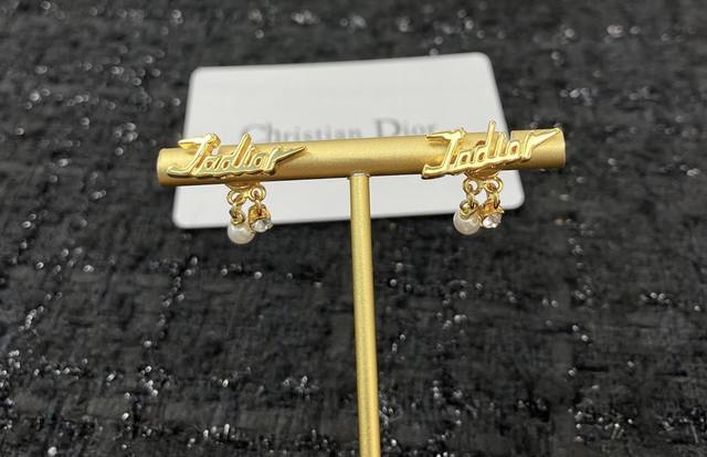 Code E1412 earrings, a hot-selling style, newly arrived! Ddd, same as the offici