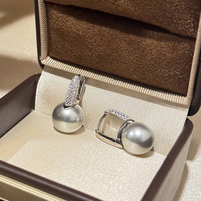 A5537 Hot Mikimoto Grey Pearl & Diamond Stud Earrings - A super popular and vers